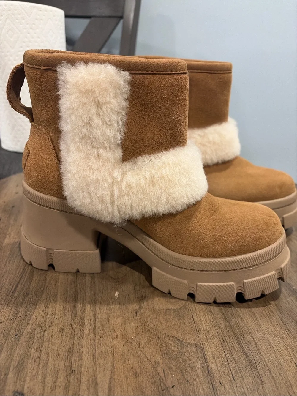 UGG Platform Shearling Boots – Women’s Size 7 - Picture 1 of 3